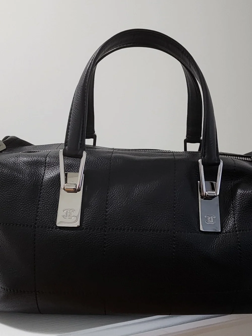 CHANEL Tote - Picture 2 of 16